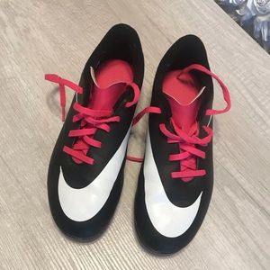 Nike Soccer Shoes Cleats Girls 3Y Black Pink